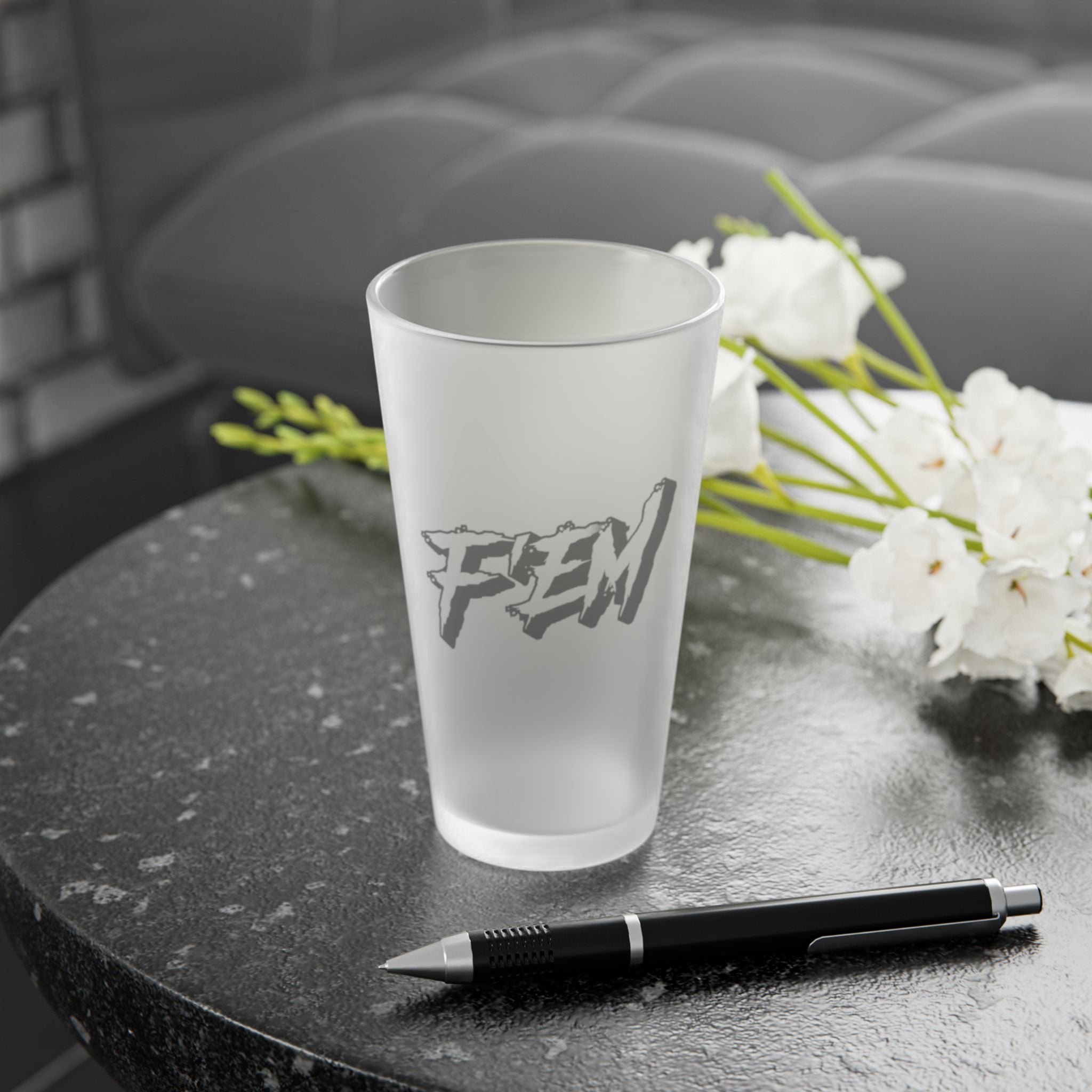 "tengo sed" Pour me a cold one - Frosted 16oz Pint Glass