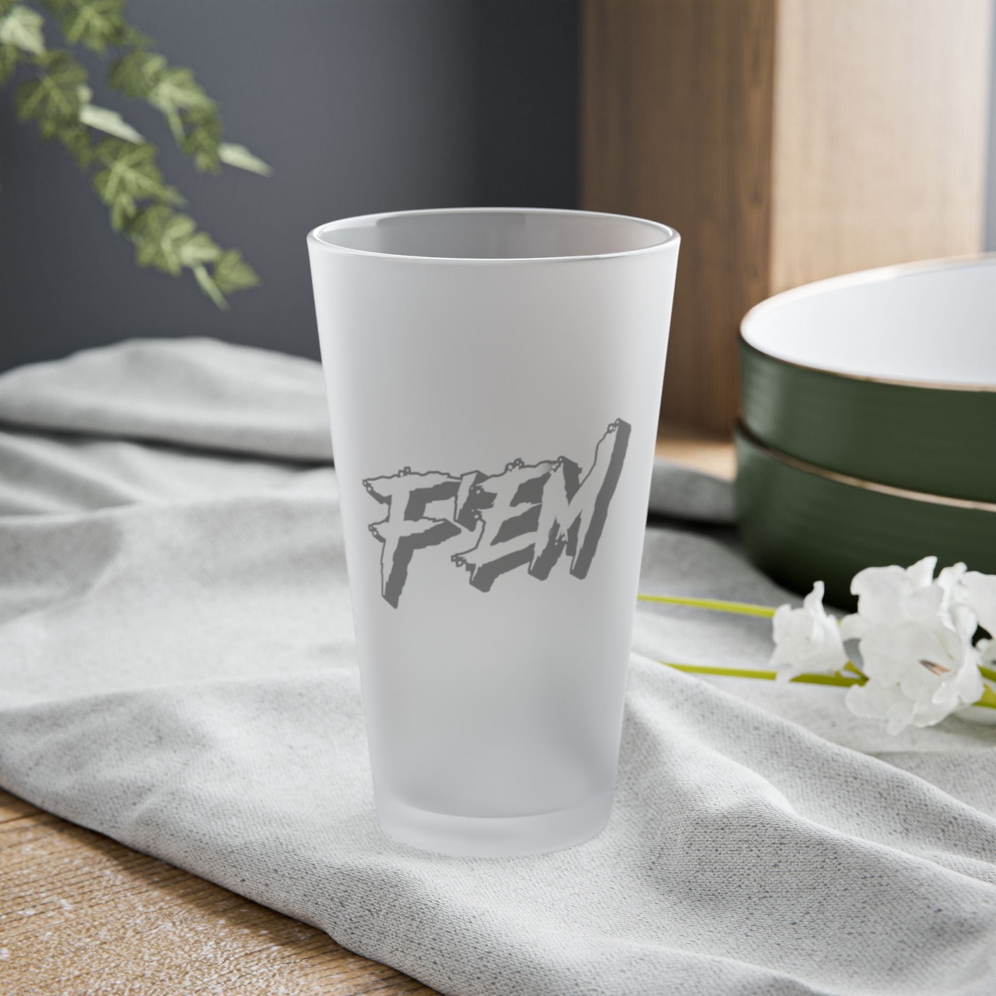 "tengo sed" Pour me a cold one - Frosted 16oz Pint Glass